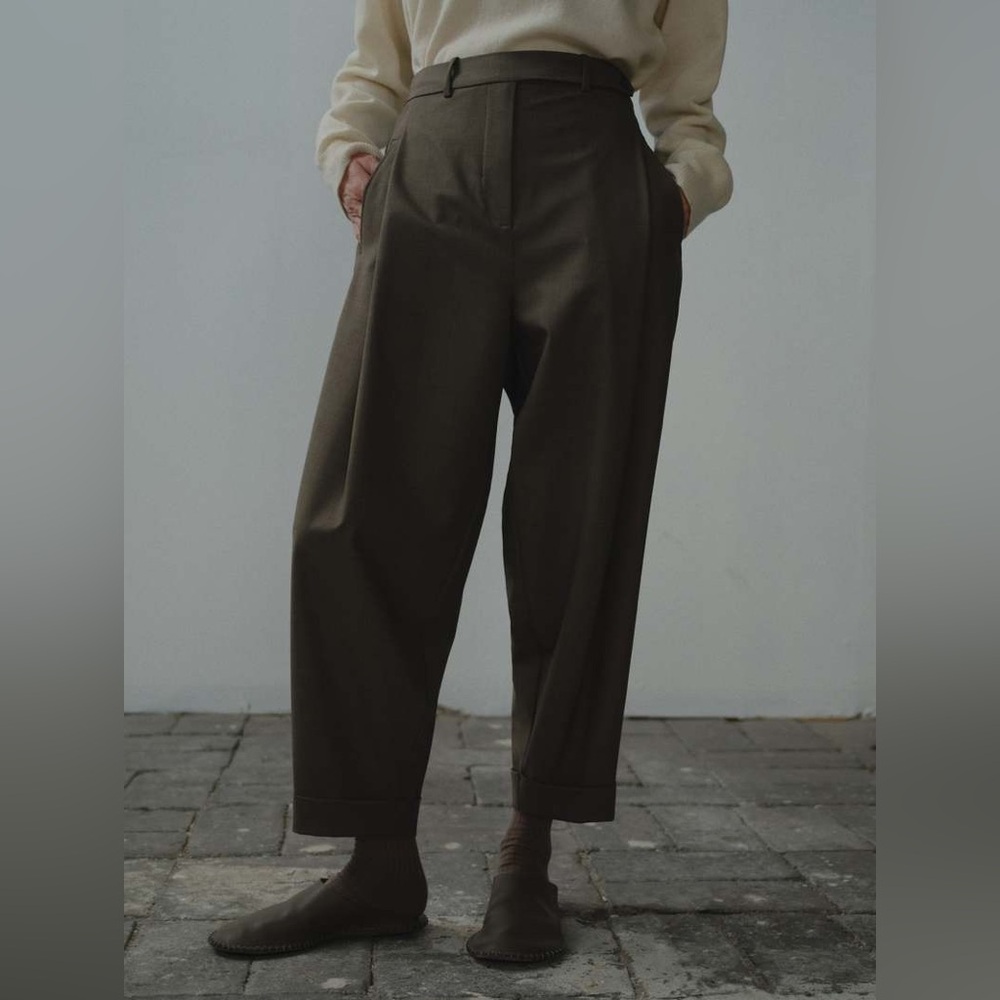 Cordera Tailoring Carrot Pants in Vétiver